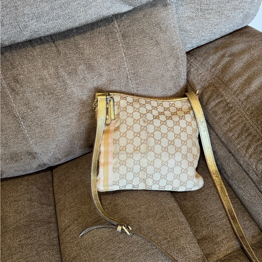Gucci GG Canvas Metallic Gold Crossbody Bag - Picture 3 of 16